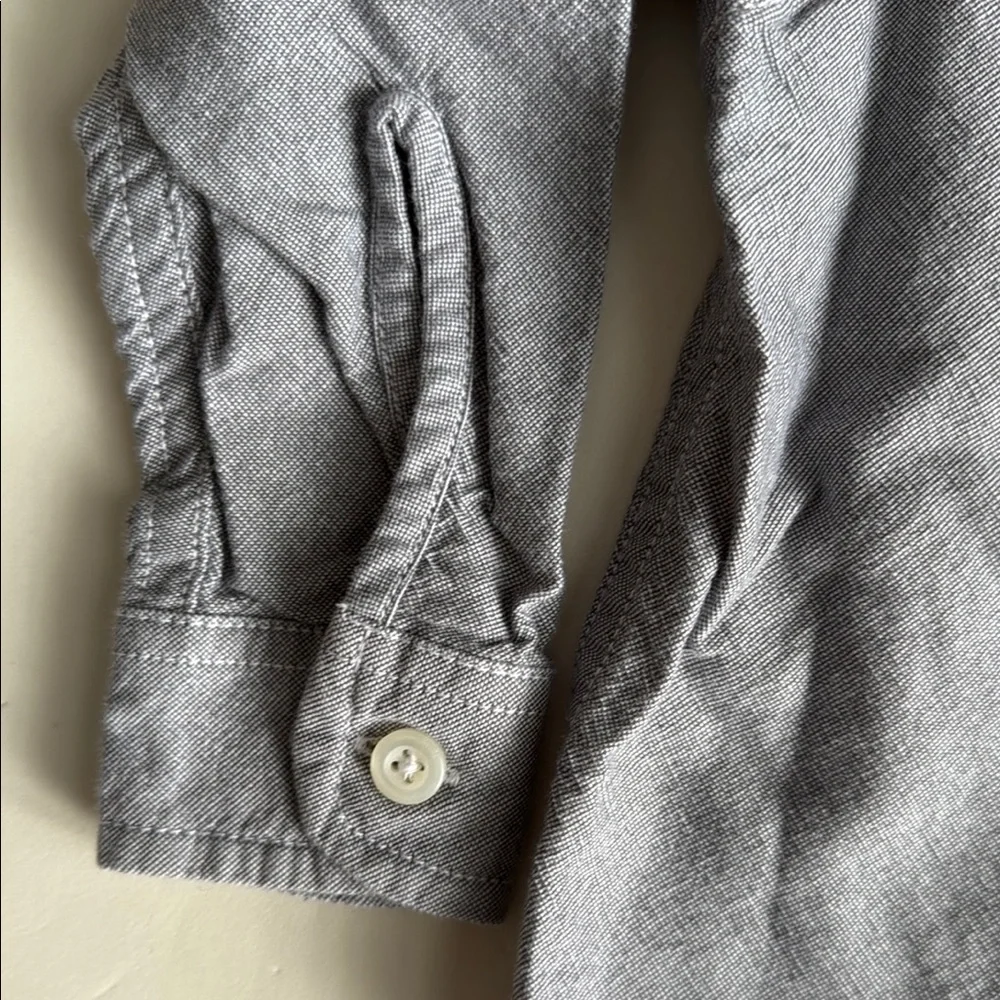 The Children's Place Light Gray Button-Down Boys Shirt 12-18 Months